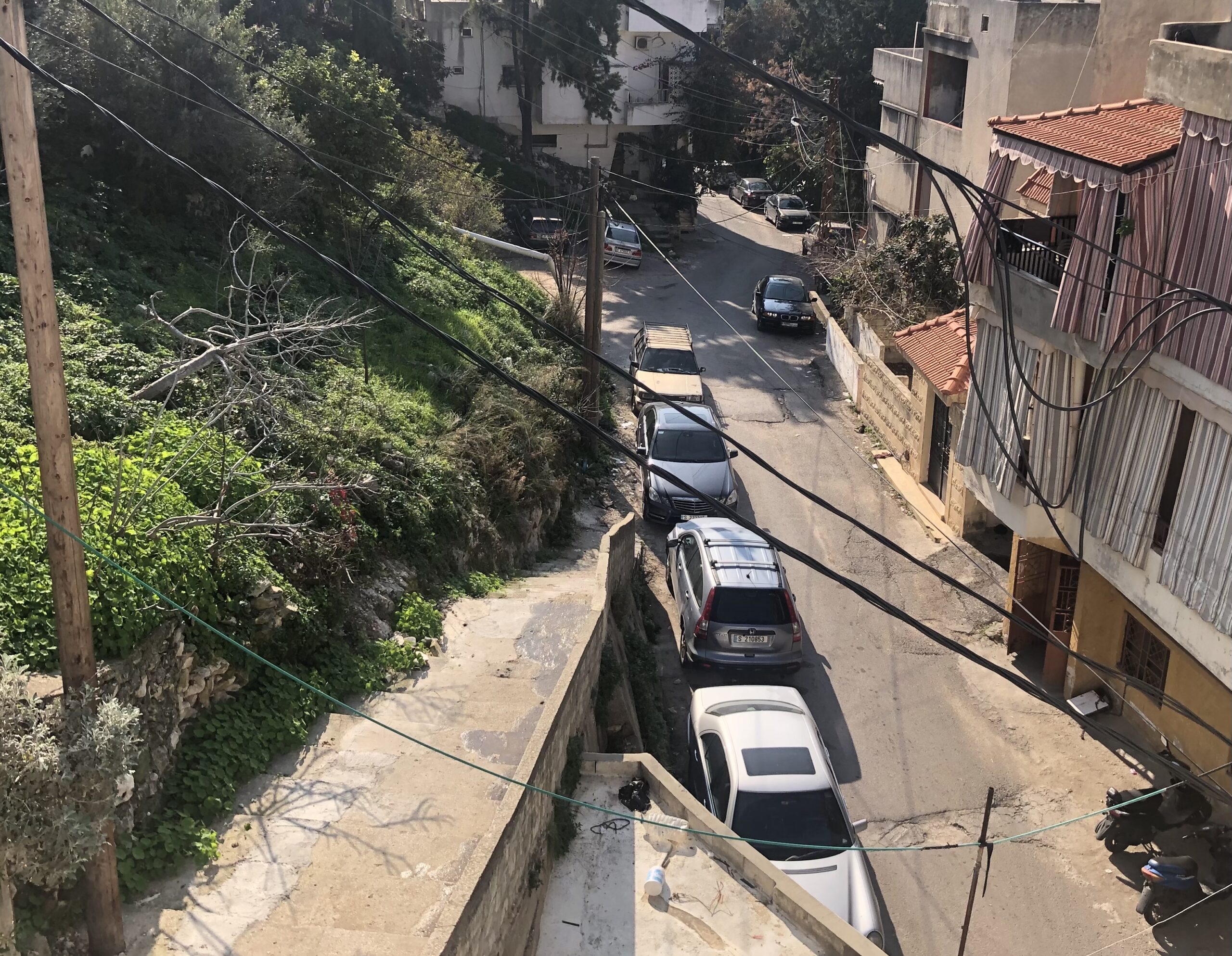 المسالك الضيقة في أرياف لبنان: تشخيص الأزمة وخارطة الحل